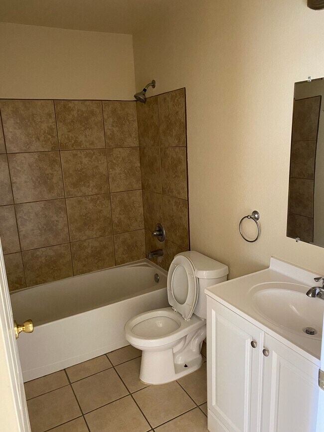Baño - 8493 Roseway Dr