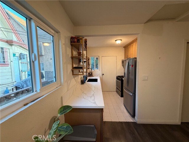 Foto del edificio - 1008 W 17th St