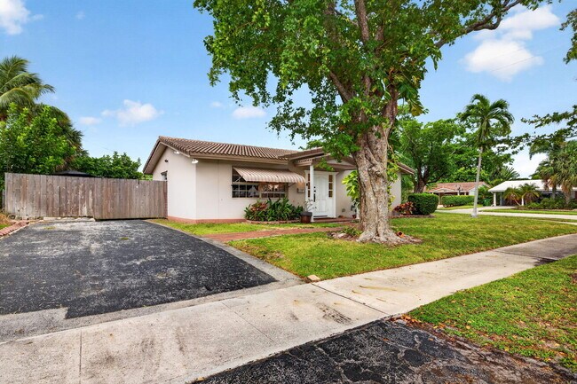 Foto del edificio - 2167 NE 56th Ct