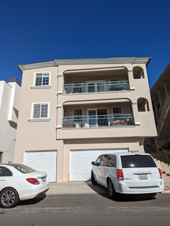Building Photo - 3112 Manhattan Ave