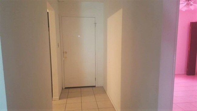 Building Photo - 2B APARTMENT FOR RENT NEAR NOLANA AND WARE RD