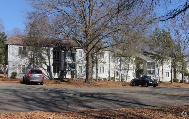 Building Photo - Sharon Lakes
