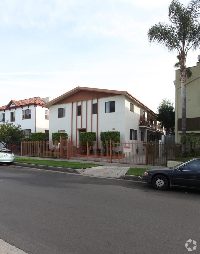 Primary Photo - 1362 N Serrano Ave