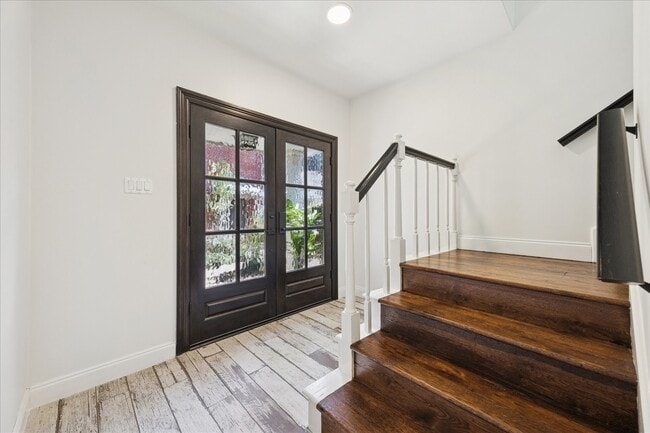 Building Photo - 854 Augusta Dr