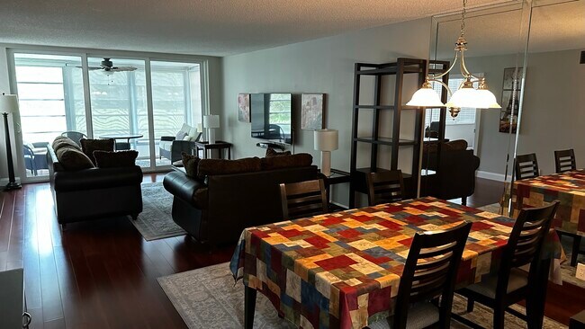 Building Photo - 4030 W Palm Aire Dr