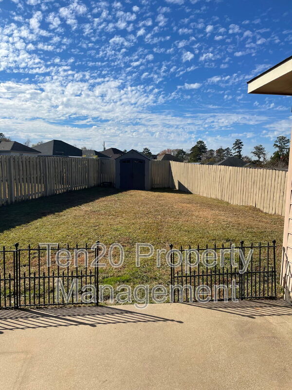 Foto del edificio - 5715 Boby Dr