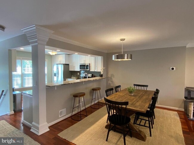 Building Photo - 216 Gretna Green Ct