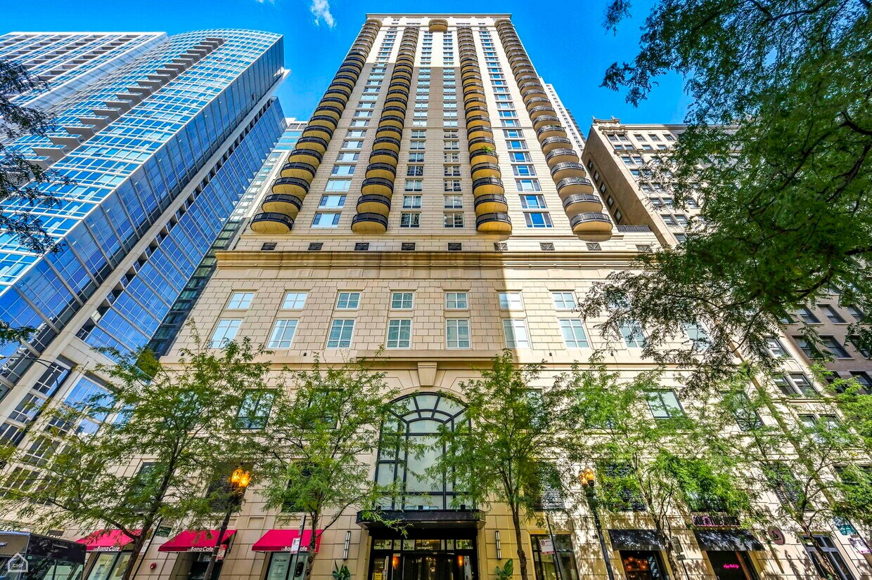Foto principal - 10 E Delaware Pl