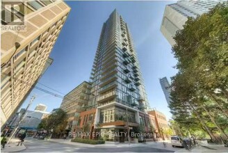 Building Photo - 75 St Nicholas St