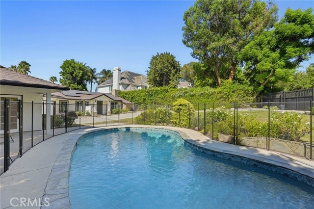 Building Photo - 18433 Tarzana Dr