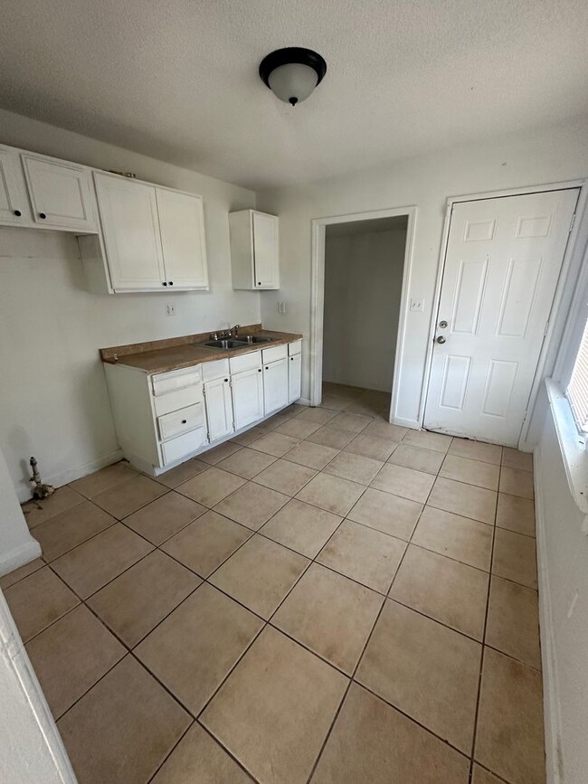 Building Photo - Perfect home right in Midtown