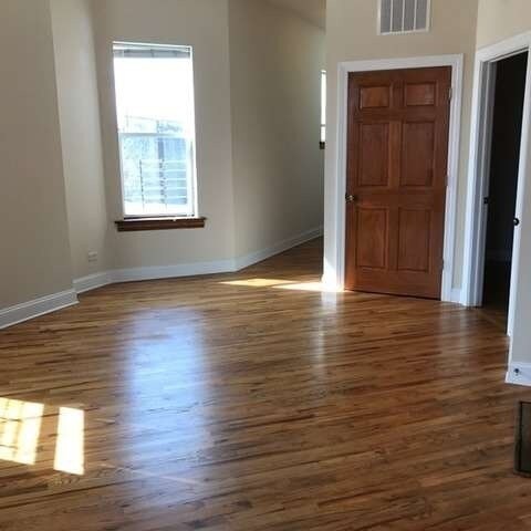 Foto del edificio - 1326 N Maplewood Ave
