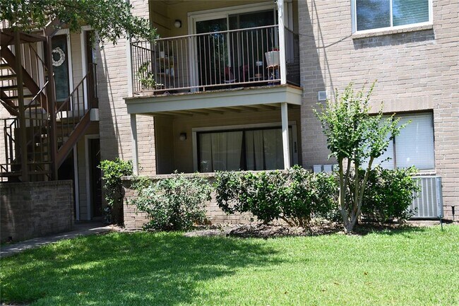 Building Photo - 3500 Tangle Brush Dr