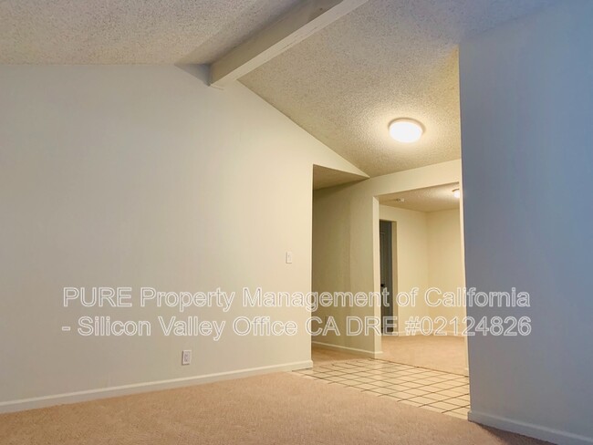 Building Photo - 1378 Alvernaz Dr