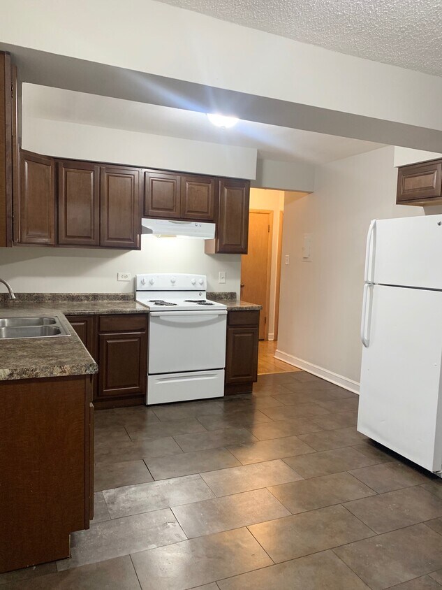 Primary Photo - 5701 W 55th St