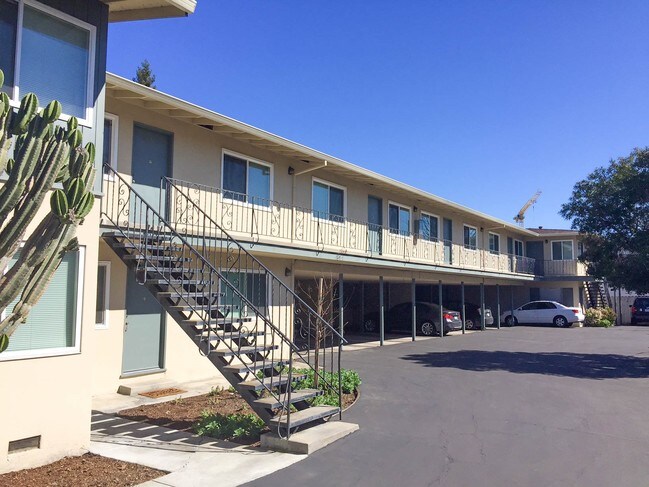 Building Photo - 415 Del Medio Ave