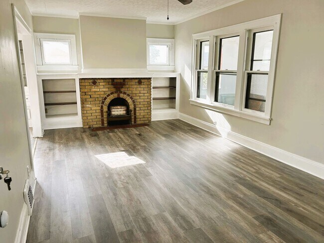 Foto del edificio - 11120 Wadsworth Ave