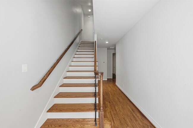 Building Photo - 2841 Sherwin St