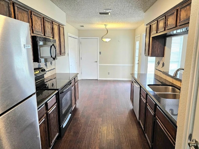 Foto del edificio - 8381 Cripple Creek Dr