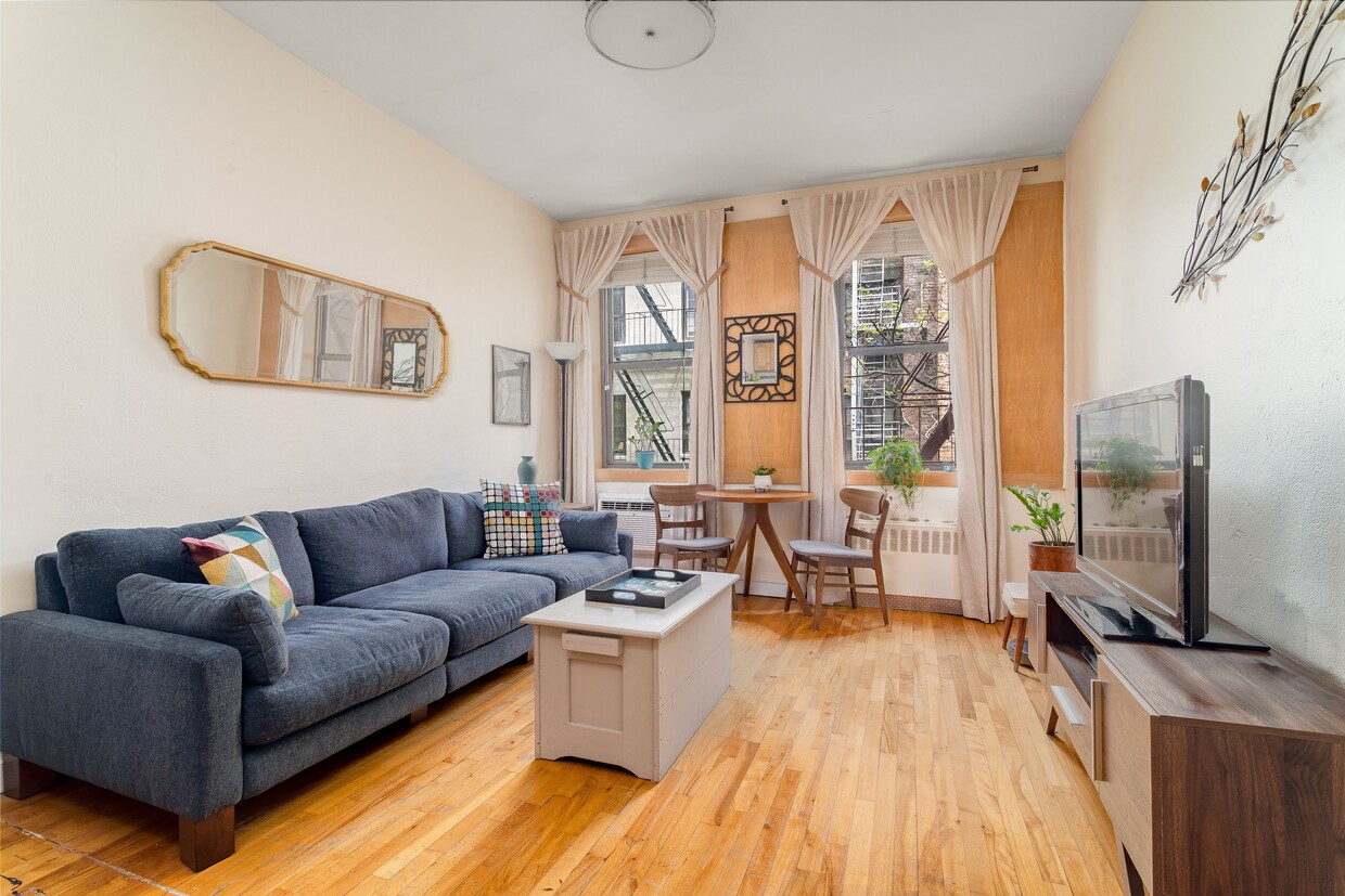 Primary Photo - 415 E 80th St