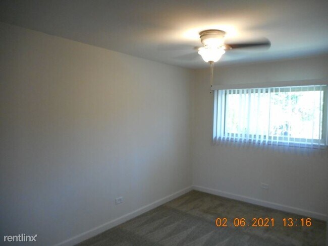 Foto del edificio - 2 br, 1.5 bath Townhome - 486 Duane Ter
