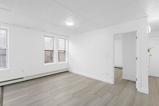 Building Photo - 1089 Summit Ave