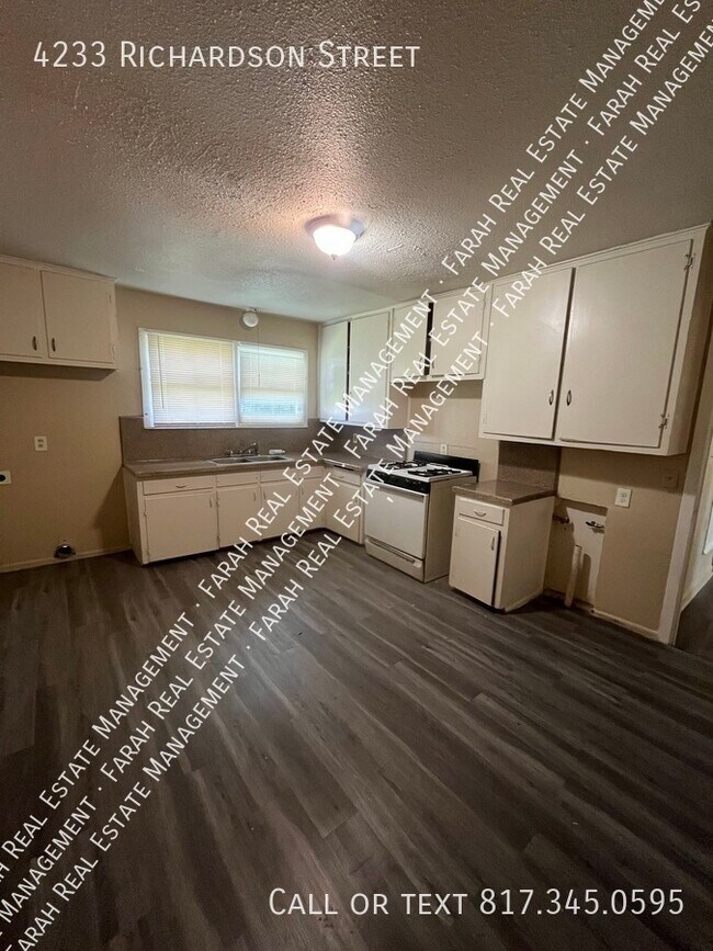Foto del edificio - 4233 Richardson St