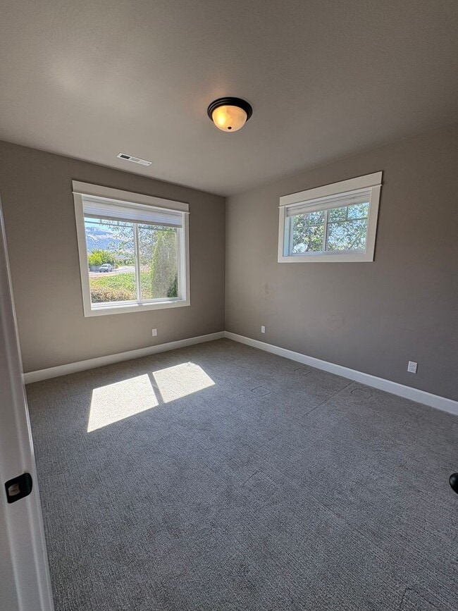 Building Photo - 426 Frontier Ct