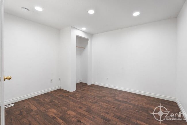 Building Photo - 9212 NE 14th Way