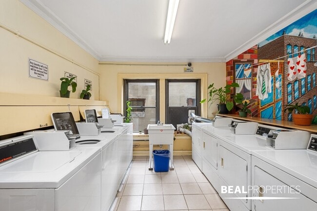 Building Photo - 1164 N Dearborn