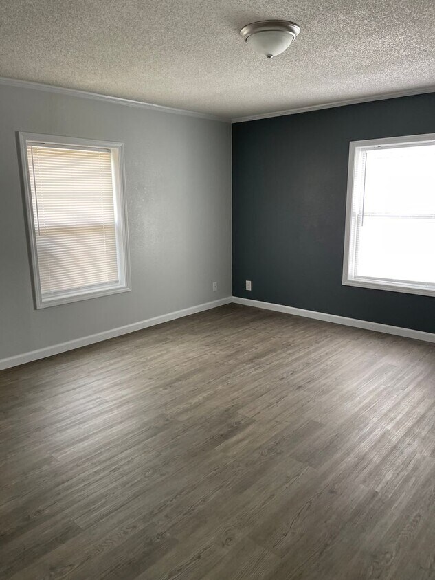 Primary Photo - 3 BEDROOM 2 BATHROOM HOUSE FOR RENT