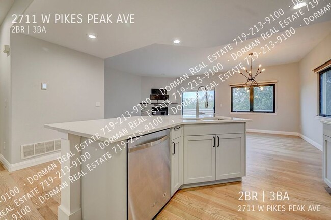 Foto del edificio - Absolutely beautiful 2 bedroom town home i...