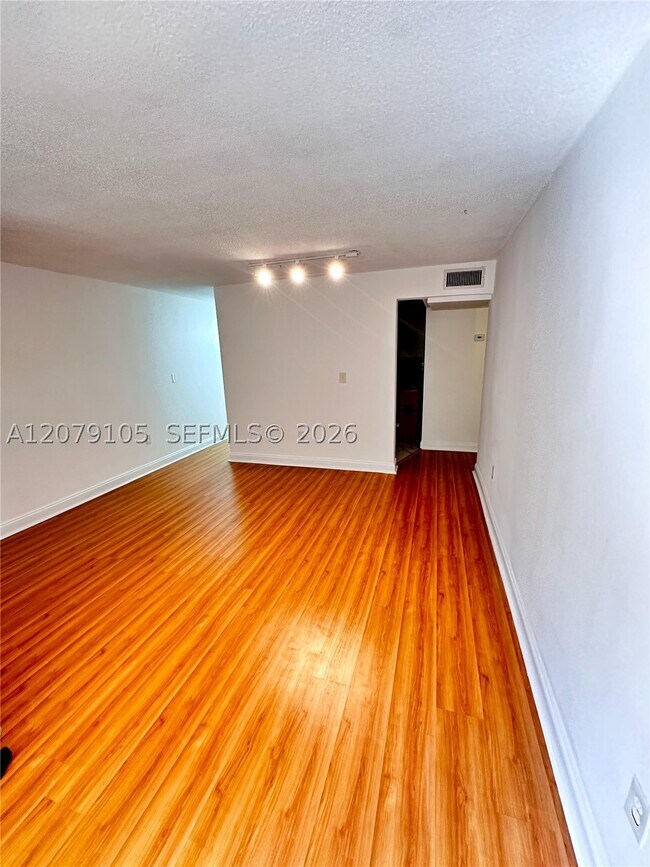 Building Photo - 2498 SW 17th St