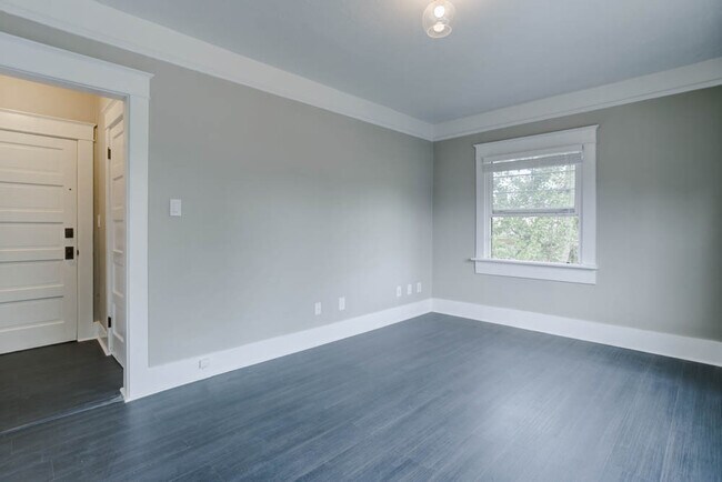 Foto del edificio - Fabulous Renovated Studio w/ Restored Vintage Details