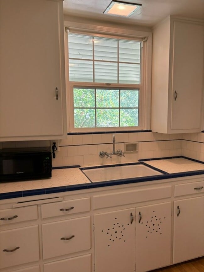 Building Photo - 821 Vine St