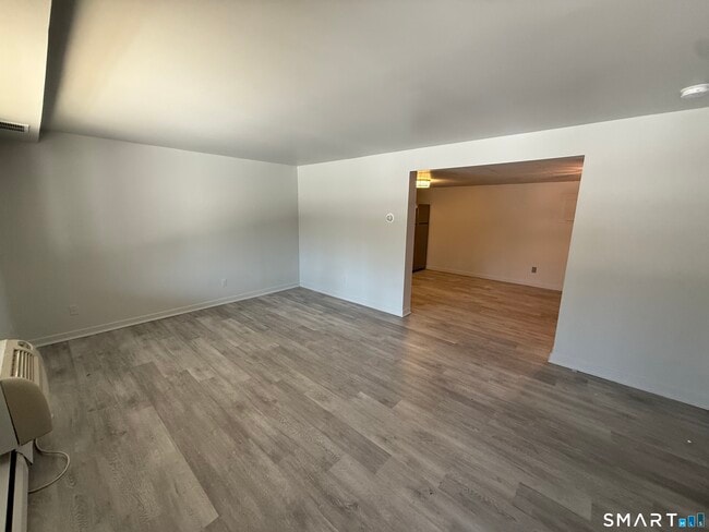 Foto del edificio - 388 S Main St