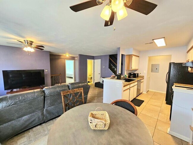 Building Photo - 1036 Pebblewood Dr