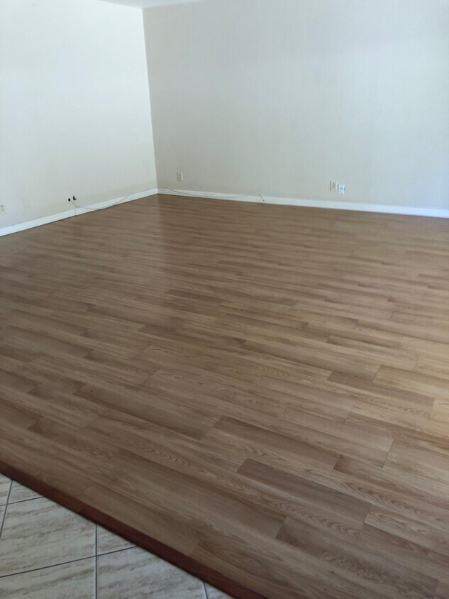 Living room - 552 Toyon Ave