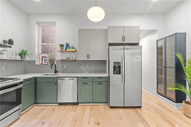 Building Photo - 2011 Forbes Ave