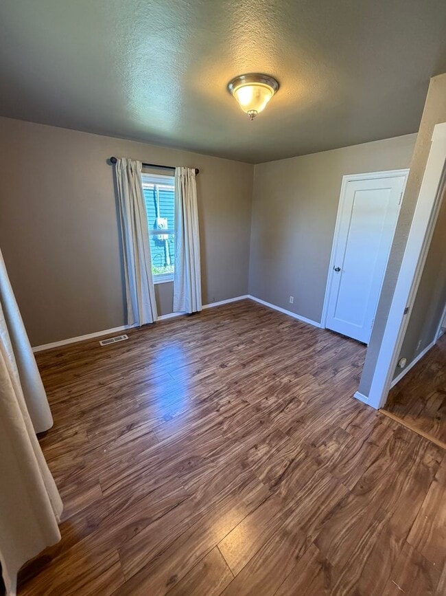 Building Photo - 3 Bedroom with Large yard near the Canal!