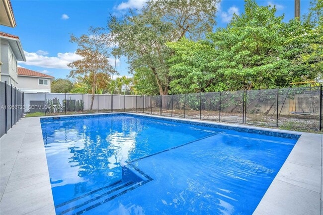 Photo - 545 Forest View Cir House