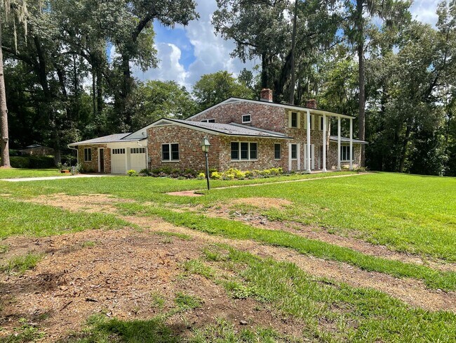 Foto del edificio - Stunning 3-Bedroom, 2-Bathroom Home with A...