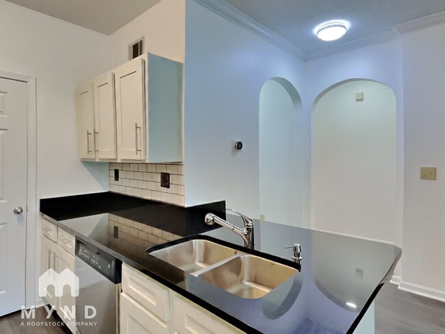 Building Photo - 4333 Dunwoody Park