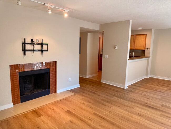 Photo - 1311 12th Ave S (Seattle, WA) Apartment