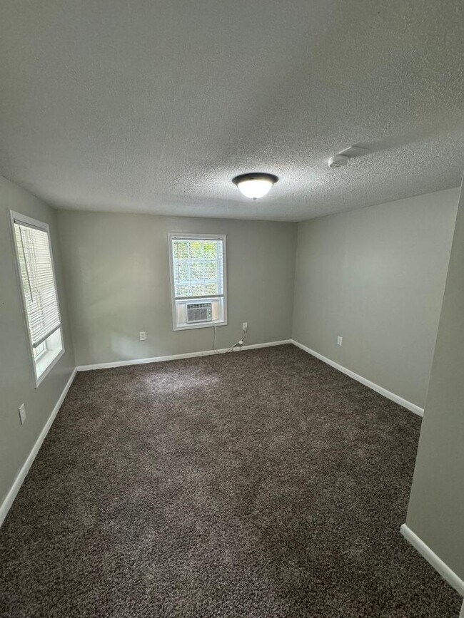 Building Photo - 108 Rice Ct