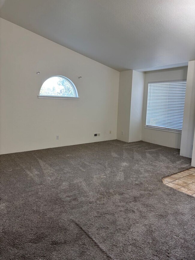 Foto del edificio - 640-642 W Helen Ave