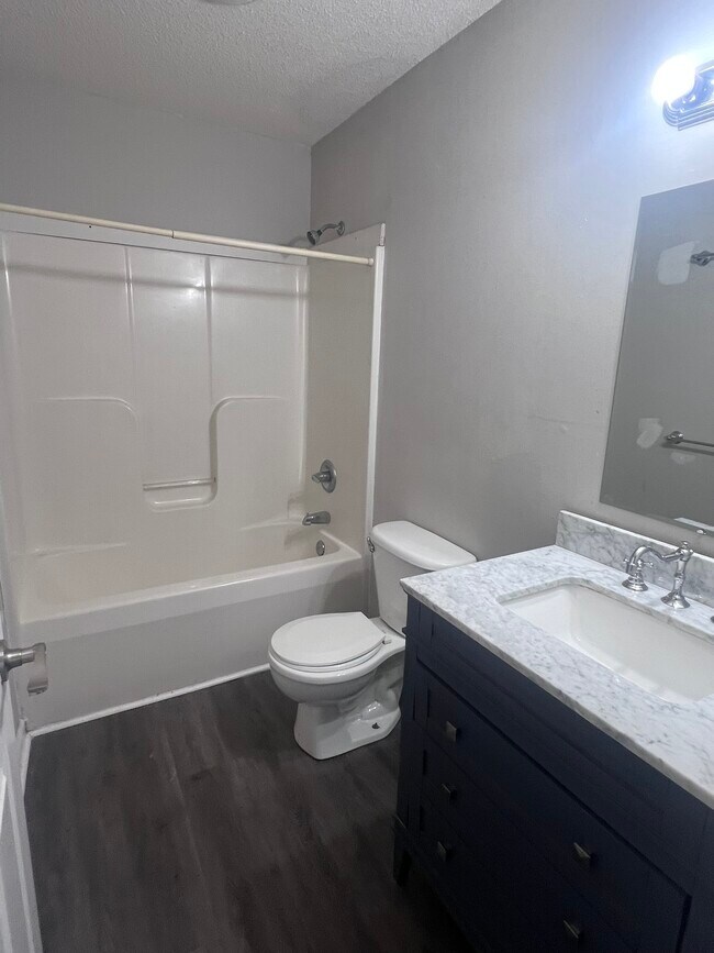 Foto del edificio - 2232 Trinity Club Dr