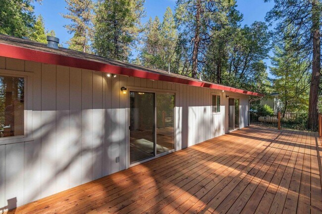 Building Photo - Large 3/2 in Fantastic Neighborhood!