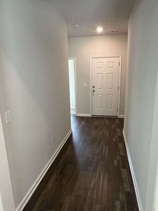 Foto del edificio - Newer 3 Bed Ranch home in East Charlotte