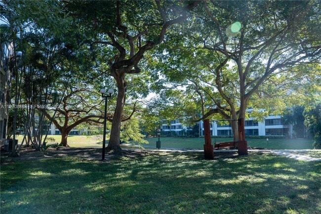 Building Photo - 1705 Palm Cove Blvd